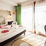 Les Sables - Urban Style - By Logis 3*