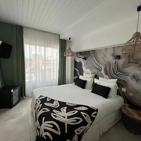 Les Sables - Urban Style - By Logis 3*
