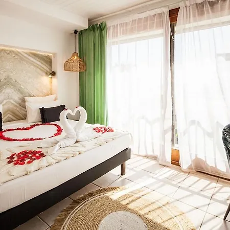 Les Sables - Urban Style - By Logis 3*