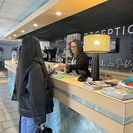 Les Sables - Urban Style - By Logis Canet-en-Roussillon