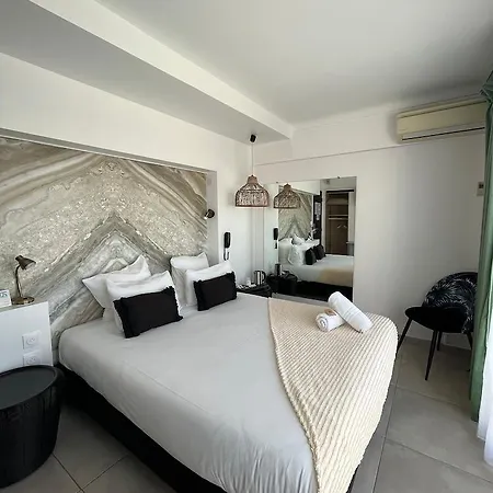 Les Sables - Urban Style - By Logis 3*