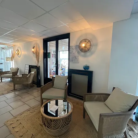 Les Sables - Urban Style - By Logis 3*