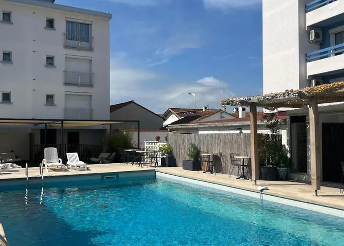 Les Sables - Urban Style - By Logis 3*
